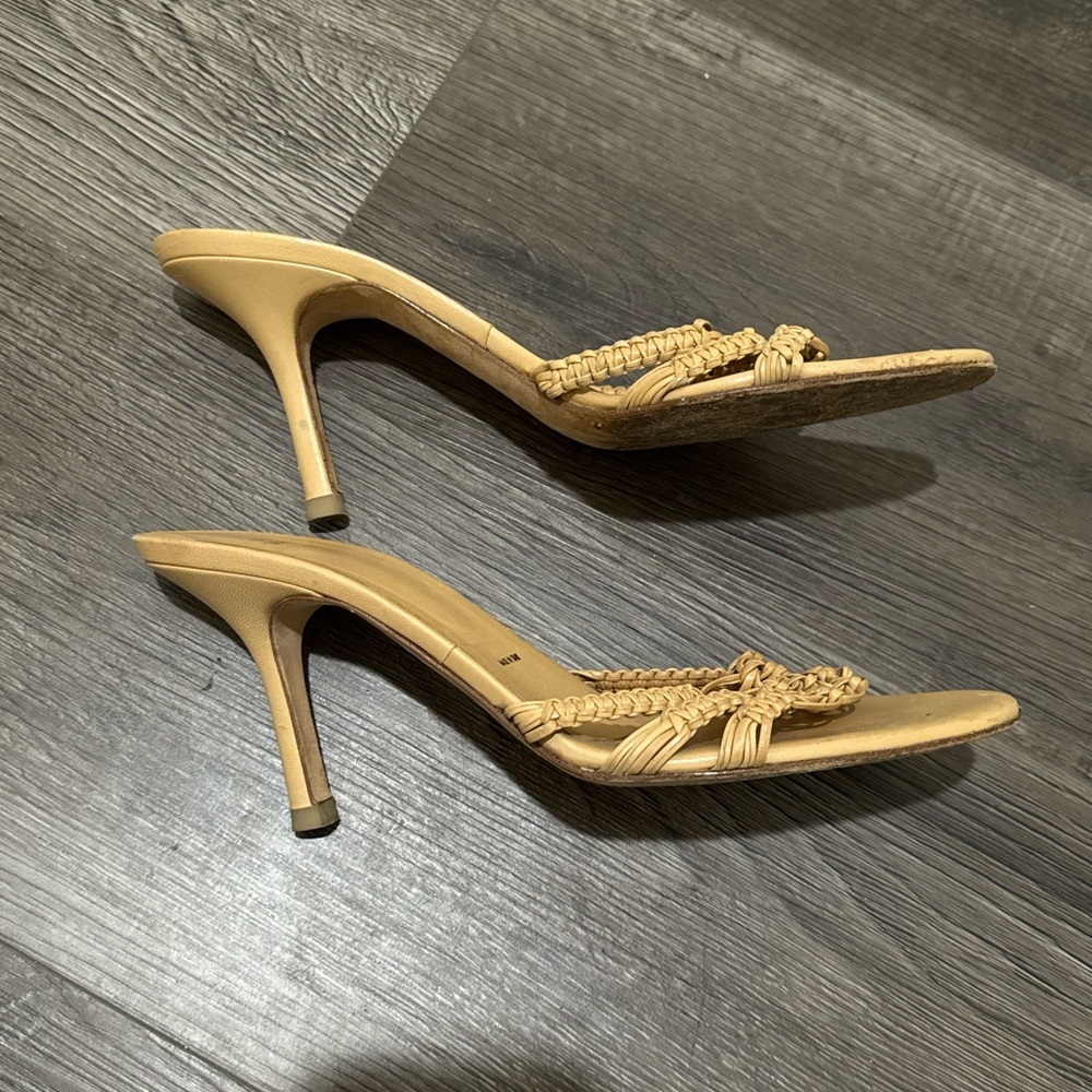 Vintage Y2K Vera Wang Women's Beige Heeled Sandals - Picture 3 of 3